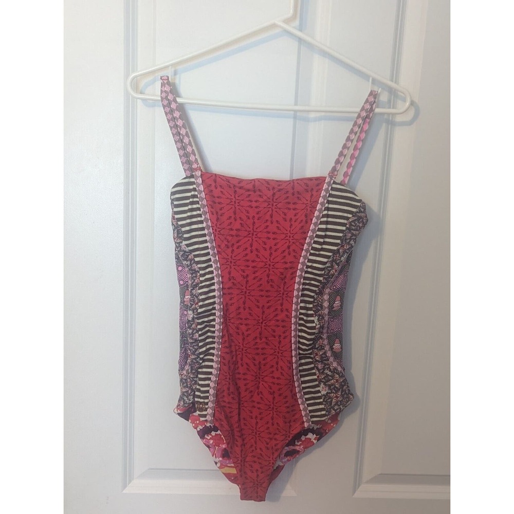 MAAJI SIZE Medium REVERSIBLE Flattering Design ONE PIECE SWIMSUIT Barely Worn